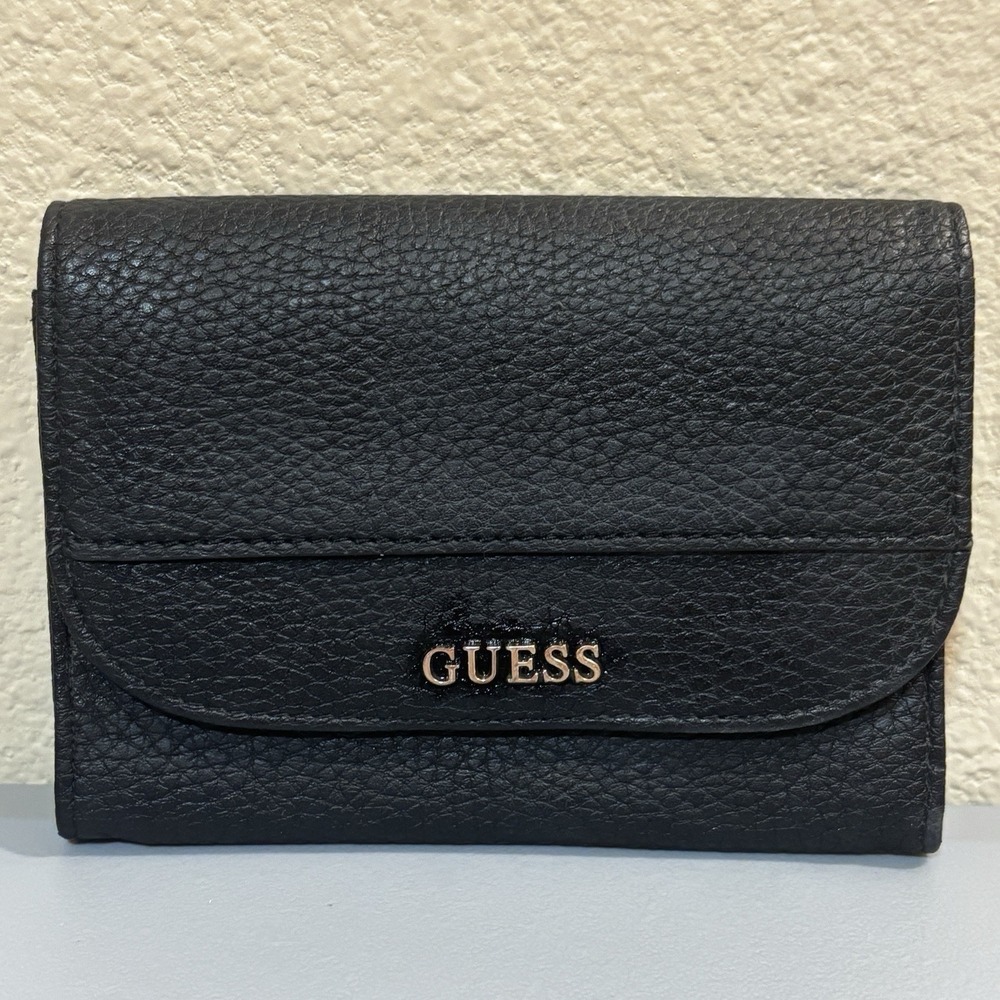Guess Black Soft Leather Bifold Wallet ID Card Storage Snap Closure Classic Logo